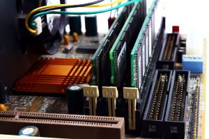 What Are The Differences Between LPDDR5 and DDR5